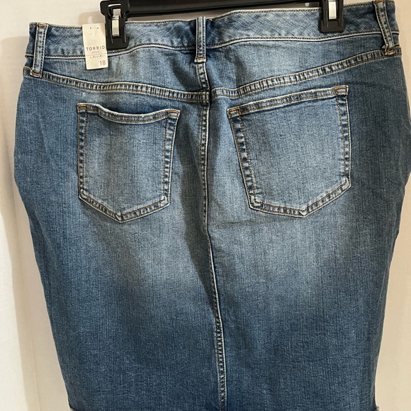 Torrid Distressed Cut Off Denim Mini Skirt Plus Size 18 - Picture 6 of 6